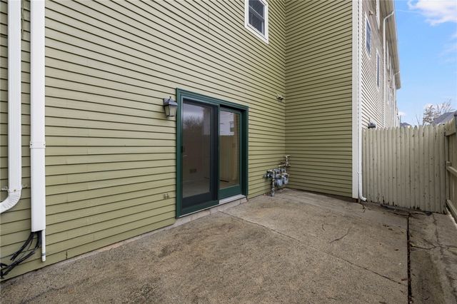 22 Miles Avenue 8, Providence, RI 02906