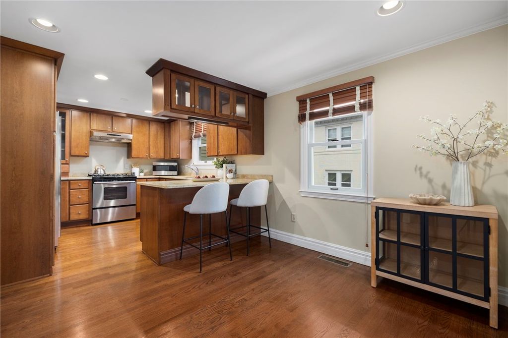 22 Miles Avenue 8, Providence, RI 02906