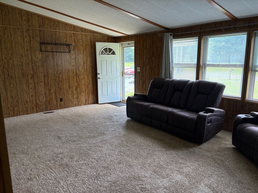 Image 2 of property listing at 173 Greenview Road, Centralia, IL 62801