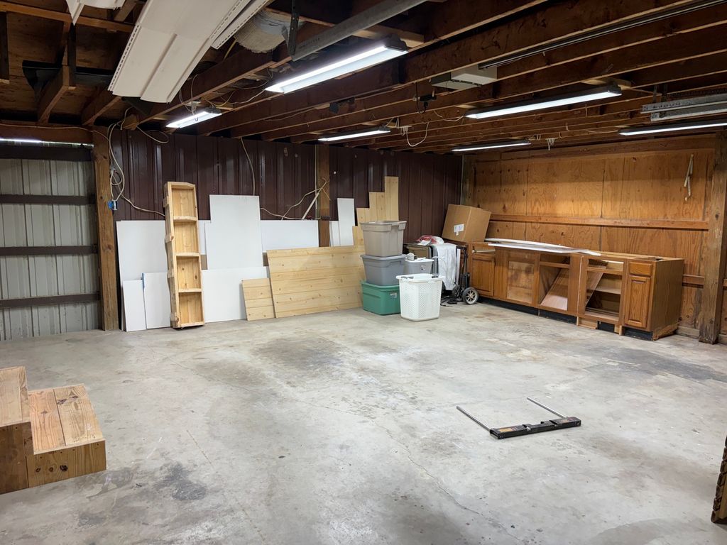 Image 13 of property listing at 173 Greenview Road, Centralia, IL 62801