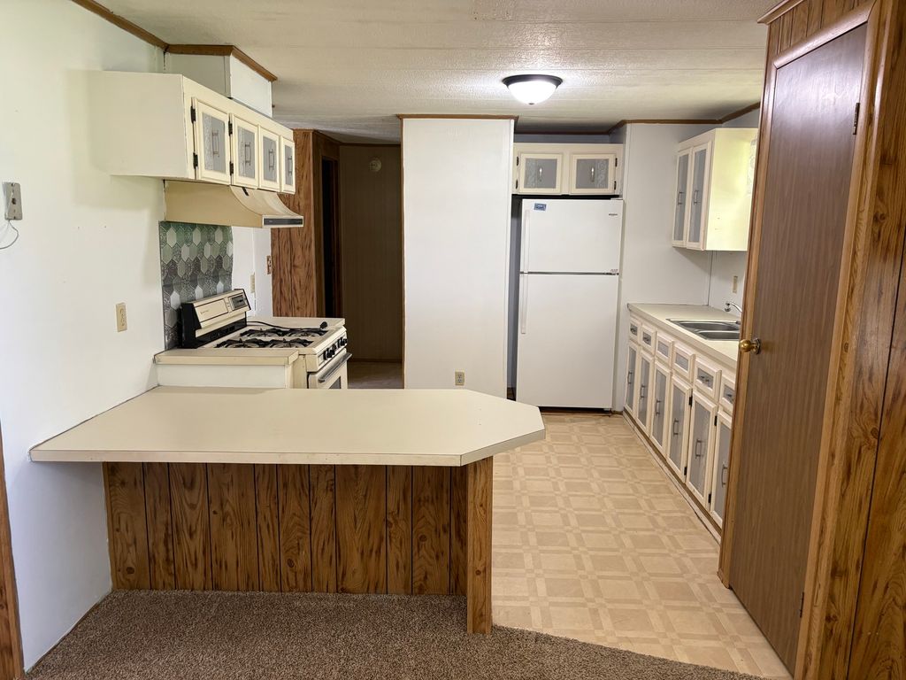 Image 5 of property listing at 173 Greenview Road, Centralia, IL 62801
