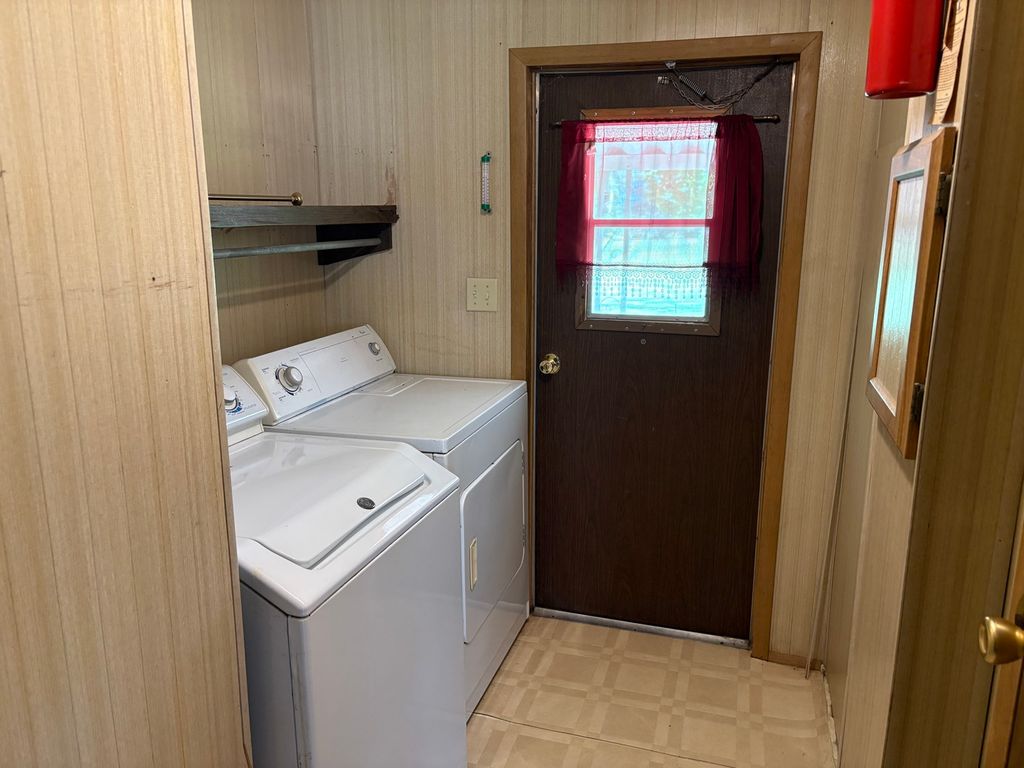 Image 7 of property listing at 173 Greenview Road, Centralia, IL 62801