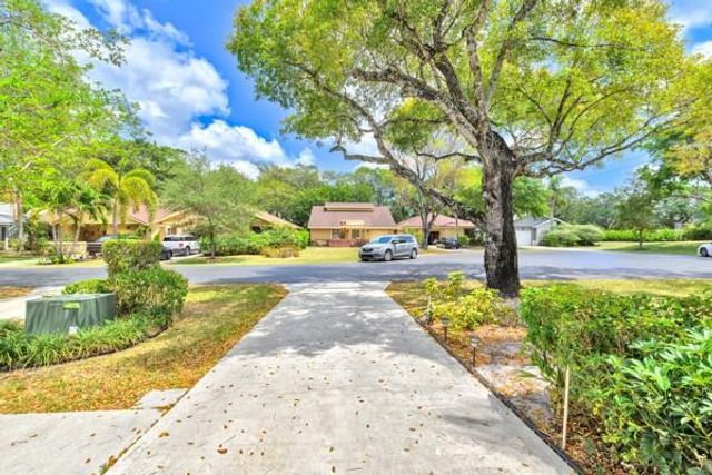 2433 Fiddleleaf Ave, Coconut Creek, FL 33063