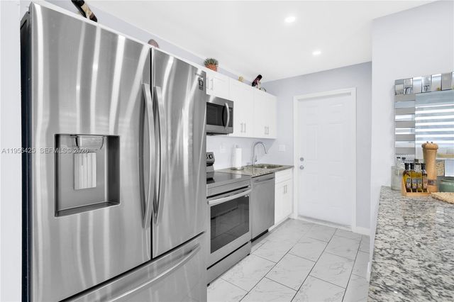 3210 SW 24th Ter, Miami, FL 33145