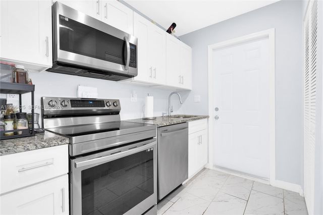 3210 SW 24th Ter, Miami, FL 33145