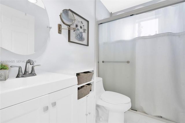 3210 SW 24th Ter, Miami, FL 33145