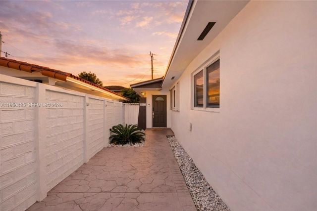 3210 SW 24th Ter, Miami, FL 33145