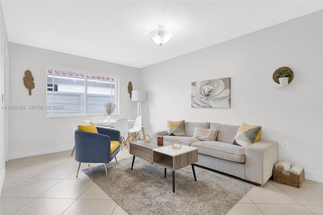 3210 SW 24th Ter, Miami, FL 33145