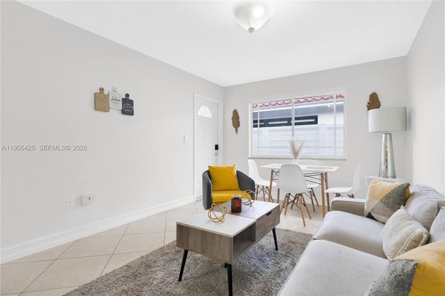 3210 SW 24th Ter, Miami, FL 33145