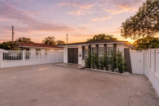 3210 SW 24th Ter, Miami, FL 33145