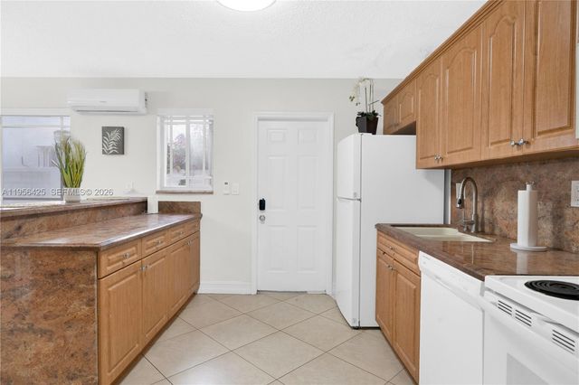 3210 SW 24th Ter, Miami, FL 33145