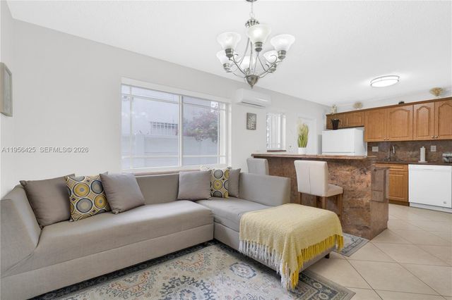 3210 SW 24th Ter, Miami, FL 33145