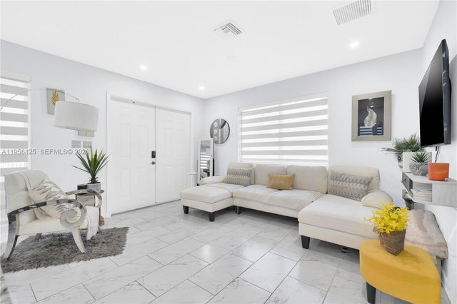 3210 SW 24th Ter, Miami, FL 33145