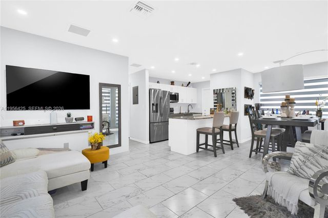 3210 SW 24th Ter, Miami, FL 33145