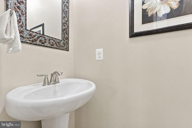 6743 BREEZY DR, Warrenton, VA 20187
