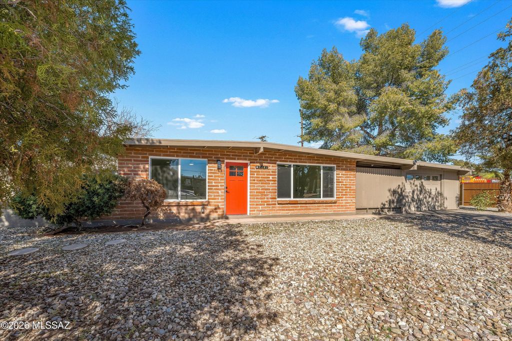 7081 E Calle Betelgeux, Tucson, AZ 85710