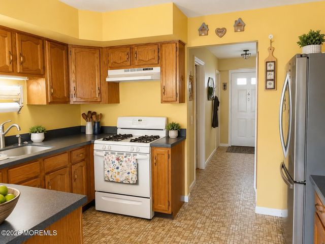32 Peachstone Road, Howell, NJ 07731