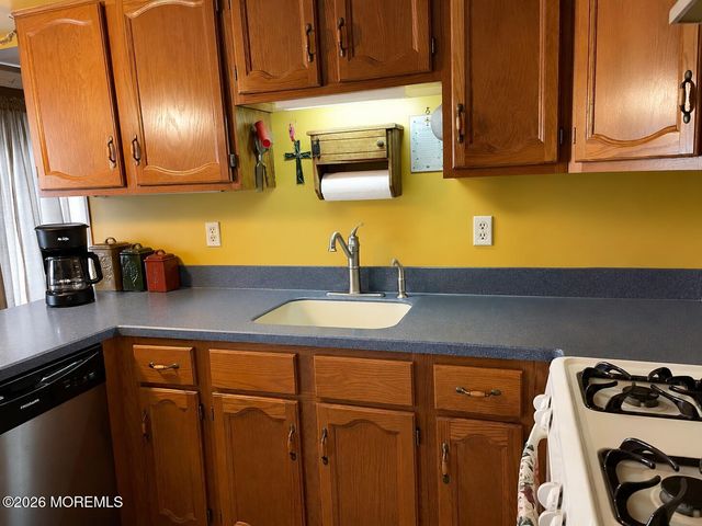 32 Peachstone Road, Howell, NJ 07731