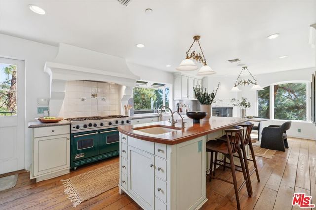 1284 Lago Vista Drive, Beverly Hills, CA 90210