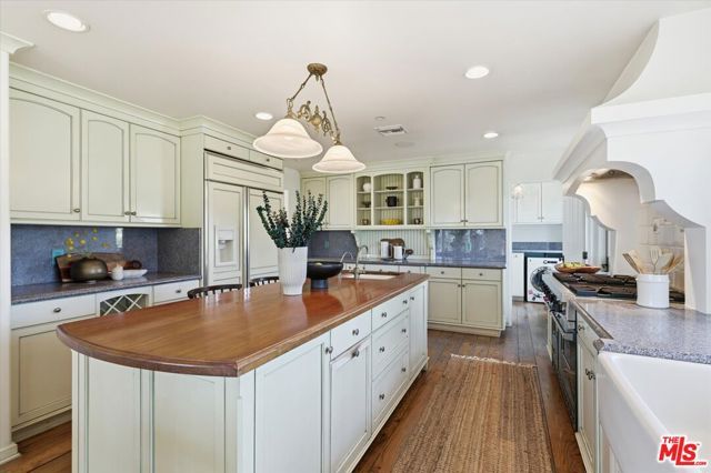 1284 Lago Vista Drive, Beverly Hills, CA 90210