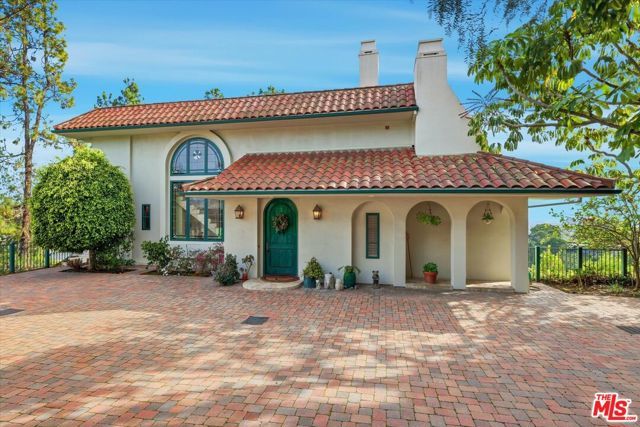 1284 Lago Vista Drive, Beverly Hills, CA 90210