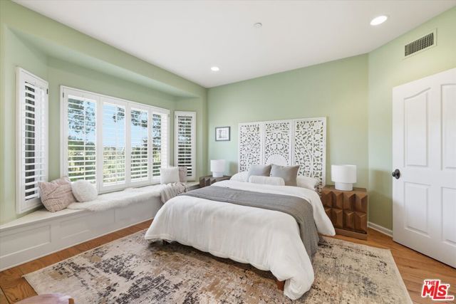 1284 Lago Vista Drive, Beverly Hills, CA 90210