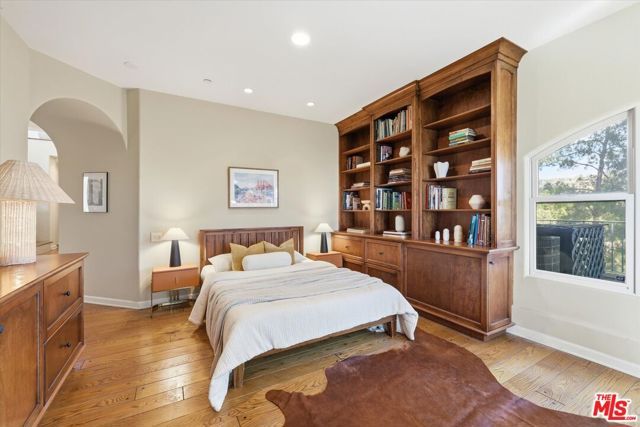 1284 Lago Vista Drive, Beverly Hills, CA 90210