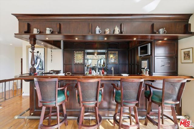 1284 Lago Vista Drive, Beverly Hills, CA 90210