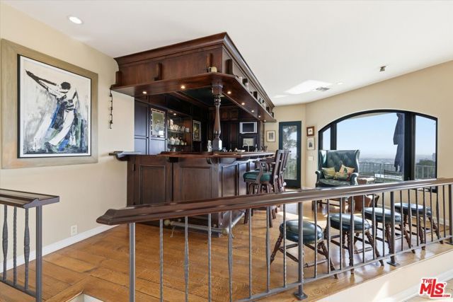 1284 Lago Vista Drive, Beverly Hills, CA 90210