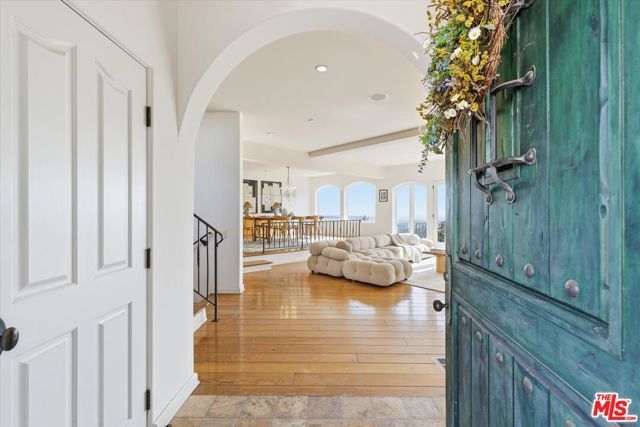 1284 Lago Vista Drive, Beverly Hills, CA 90210