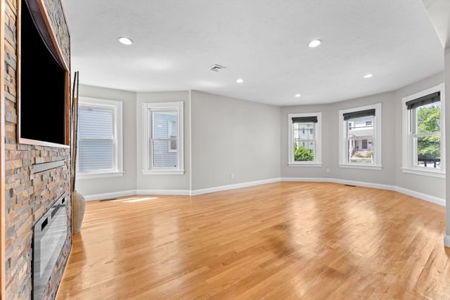 46 Ash St, Brockton, MA 02301
