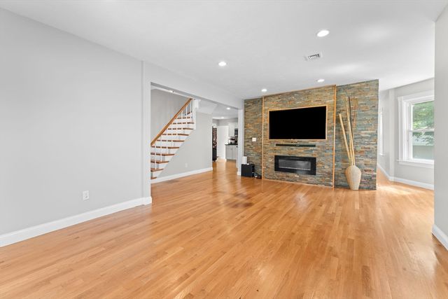 46 Ash St, Brockton, MA 02301