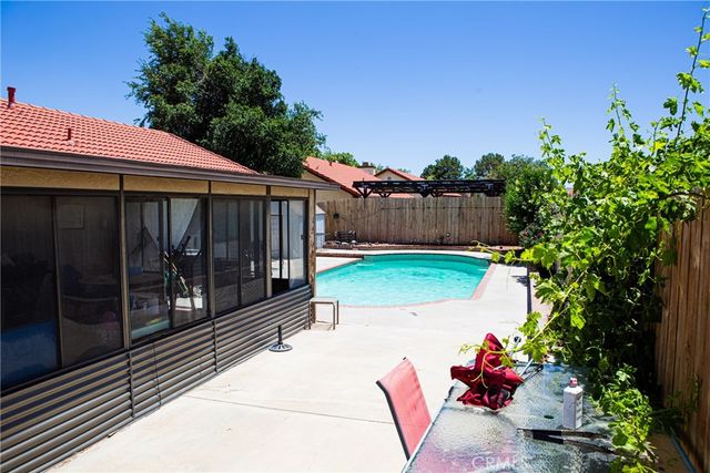 43341 27th W. Street W, Lancaster, CA 93536