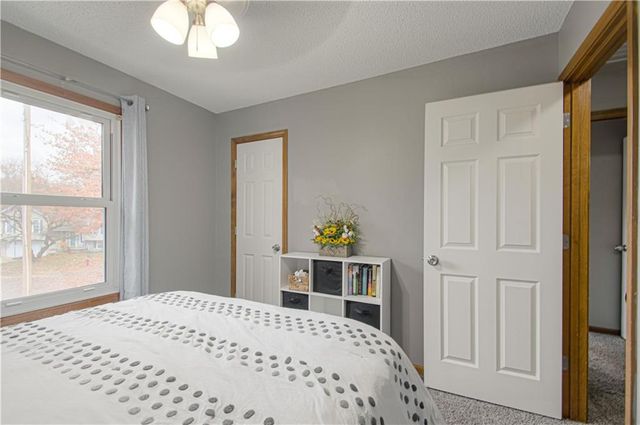 2021 8th Street, Blue Springs, MO 64015