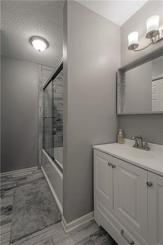 2021 8th Street, Blue Springs, MO 64015