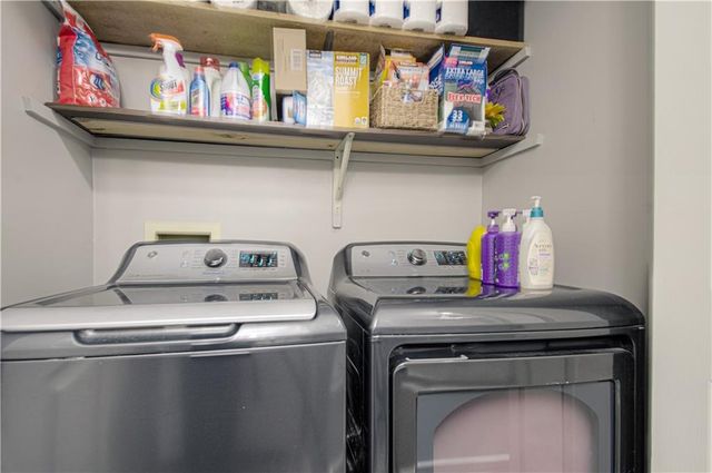 2021 8th Street, Blue Springs, MO 64015