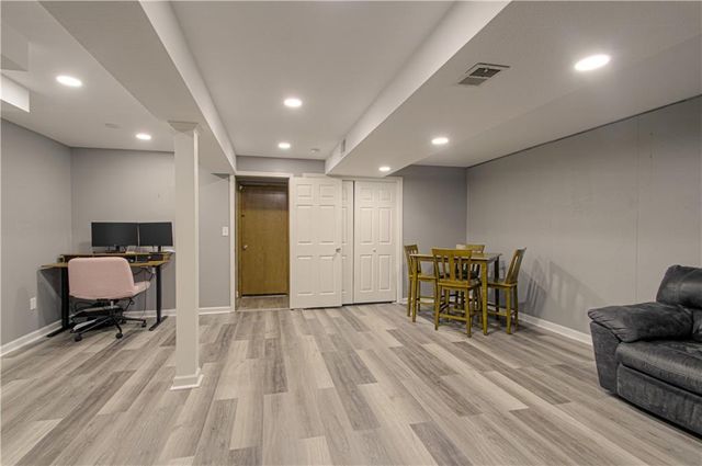 2021 8th Street, Blue Springs, MO 64015