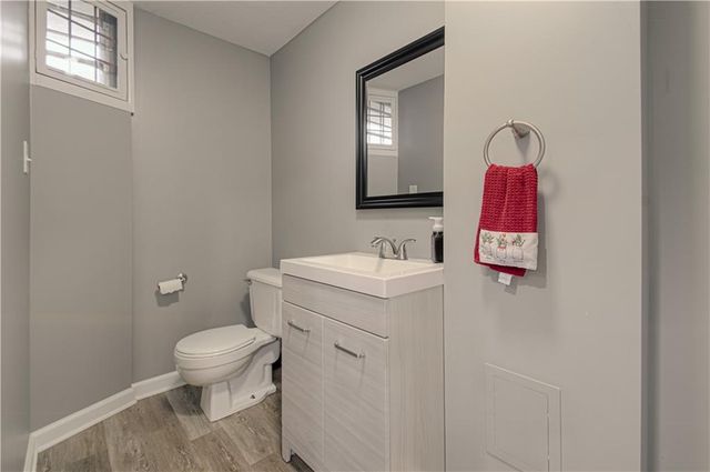 2021 8th Street, Blue Springs, MO 64015