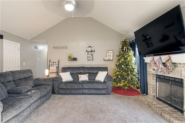 2021 8th Street, Blue Springs, MO 64015