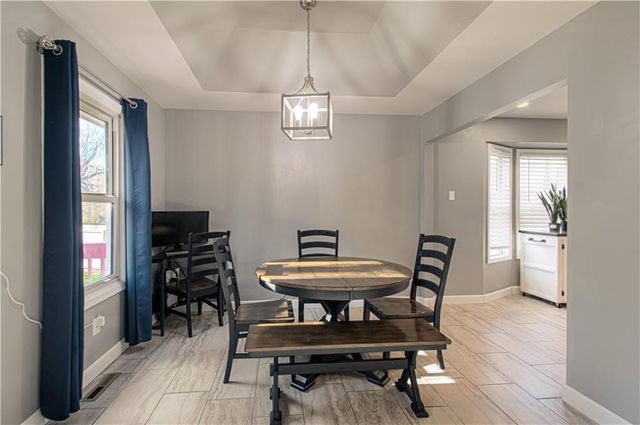 2021 8th Street, Blue Springs, MO 64015