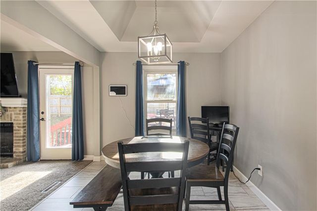 2021 8th Street, Blue Springs, MO 64015