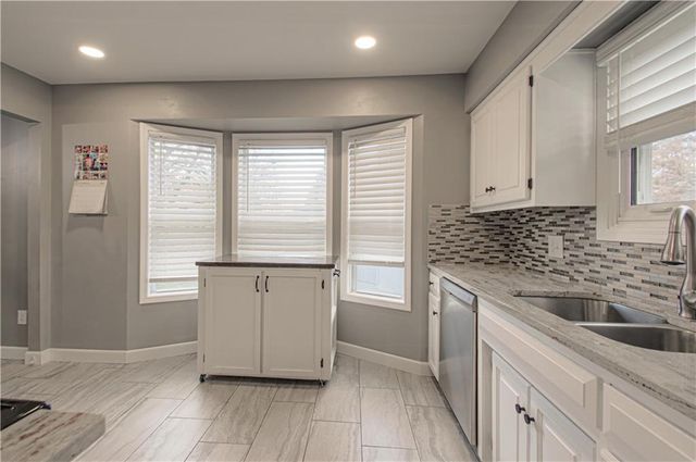 2021 8th Street, Blue Springs, MO 64015