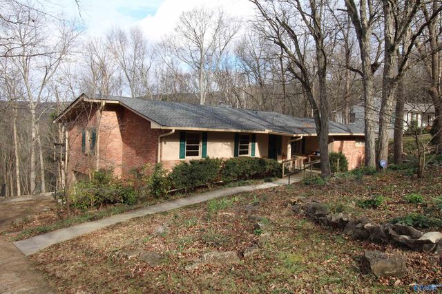 1707 Mountainbrook Drive SE, Huntsville, AL 35801