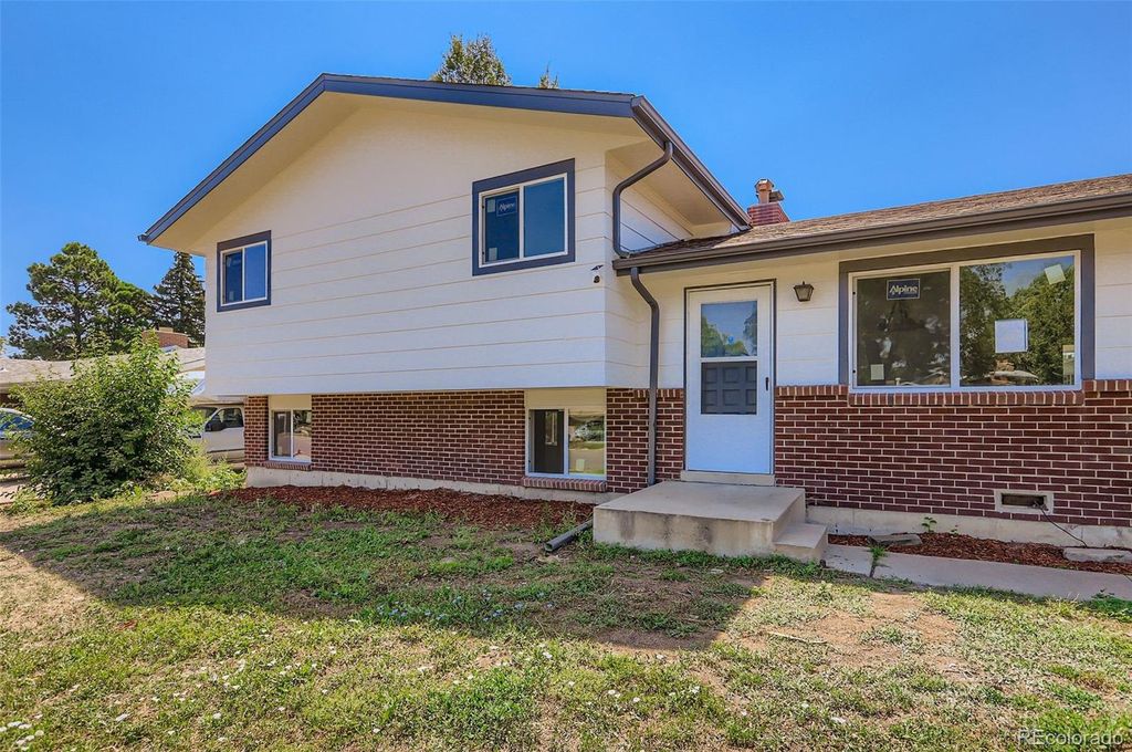 2412 W 20th Street, Greeley, CO 80634