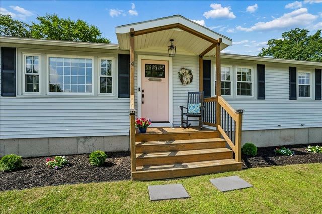 4 Sprucewood Avenue, Nashua, NH 03062