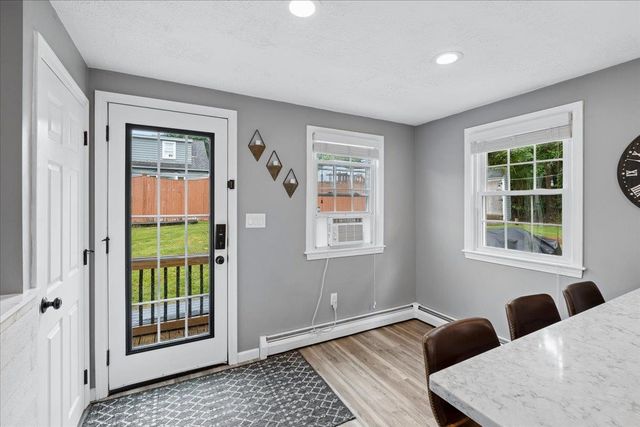 4 Sprucewood Avenue, Nashua, NH 03062