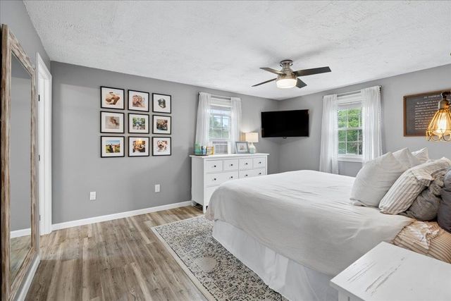 4 Sprucewood Avenue, Nashua, NH 03062