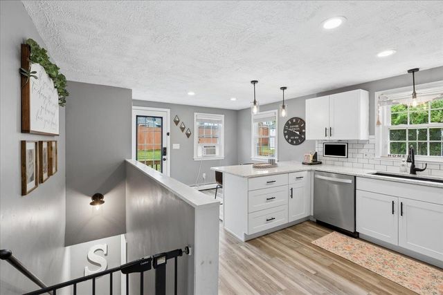 4 Sprucewood Avenue, Nashua, NH 03062