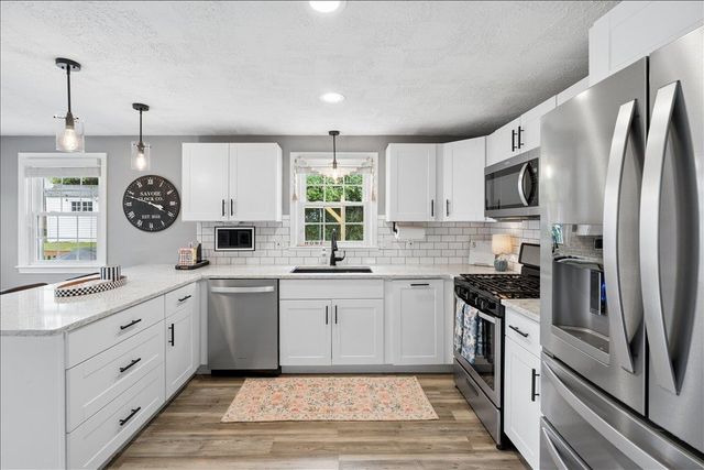 4 Sprucewood Avenue, Nashua, NH 03062