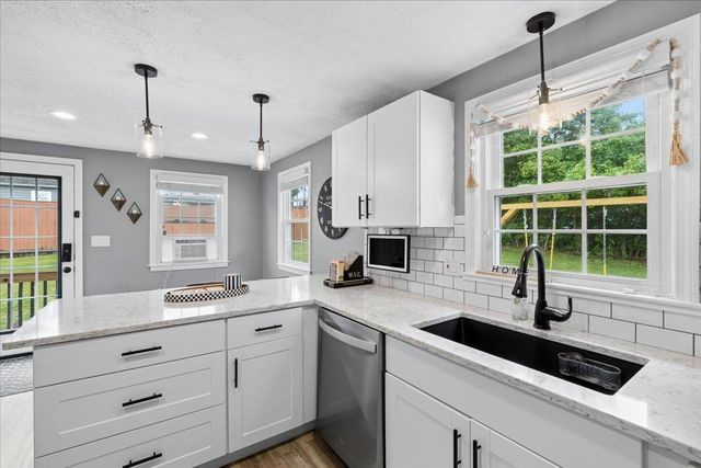 4 Sprucewood Avenue, Nashua, NH 03062